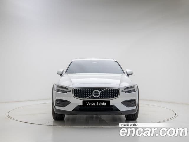 Volvo V60 Cross Country 2nd Gen 2