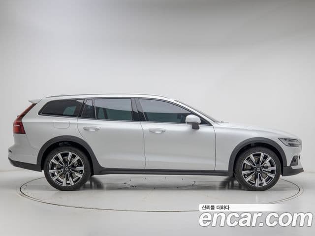 Volvo V60 Cross Country 2nd Gen 3