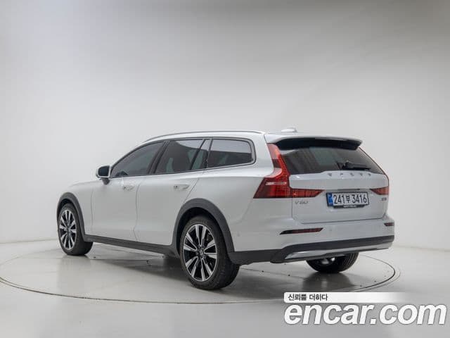 Volvo V60 Cross Country 2nd Gen 4