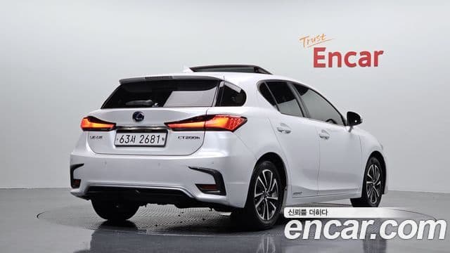 Lexus CT200h 2