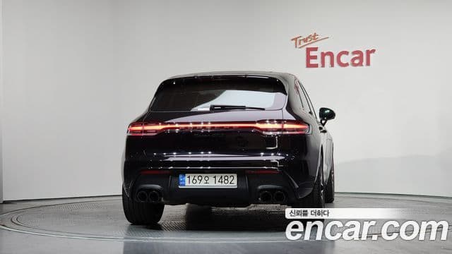 Porsche Macan 3