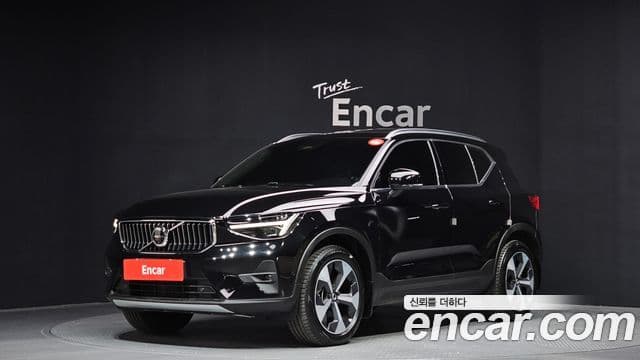 Volvo XC40 — 1