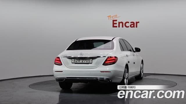 Mercedes-Benz E-Class W213 4