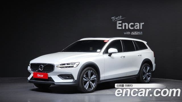 Volvo V60 Cross Country 2nd Gen — 1