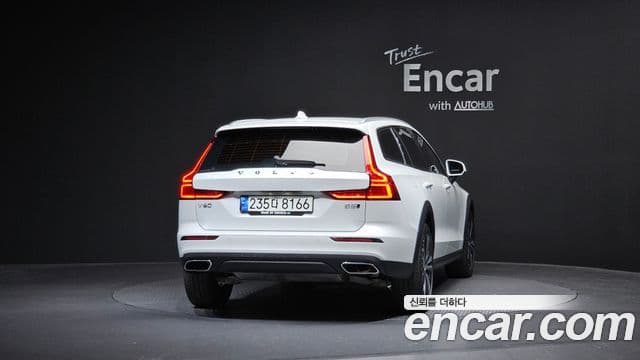 Volvo V60 Cross Country 2nd Gen 3
