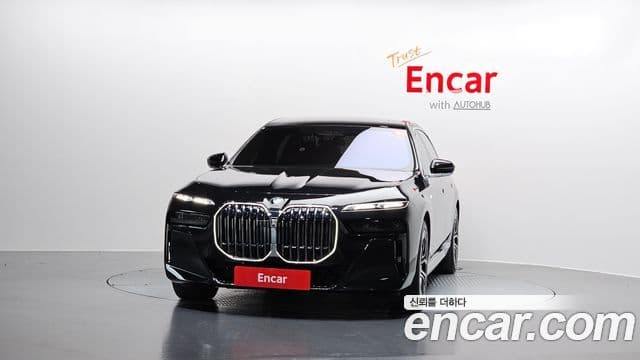 BMW 7 Series (G70) 2