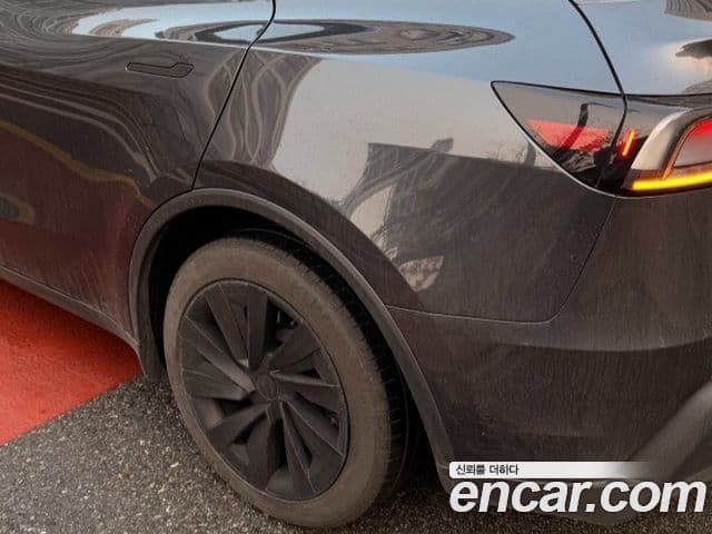 Tesla Model Y 3