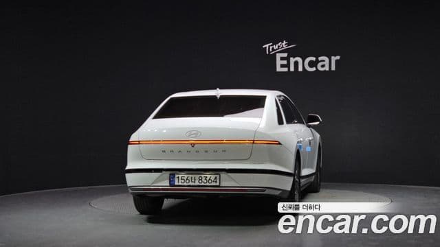 Hyundai Grandeur (GN7) 3
