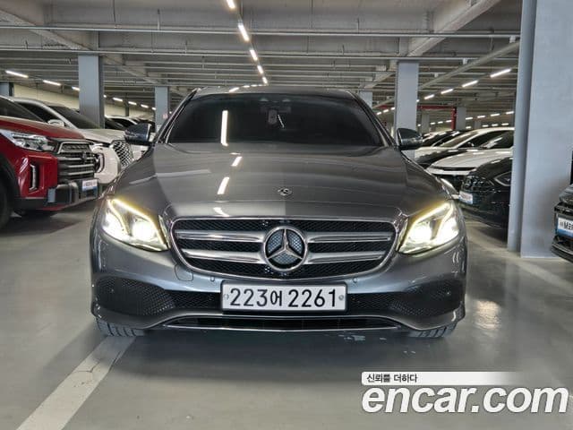 Mercedes-Benz E-Class W213 4