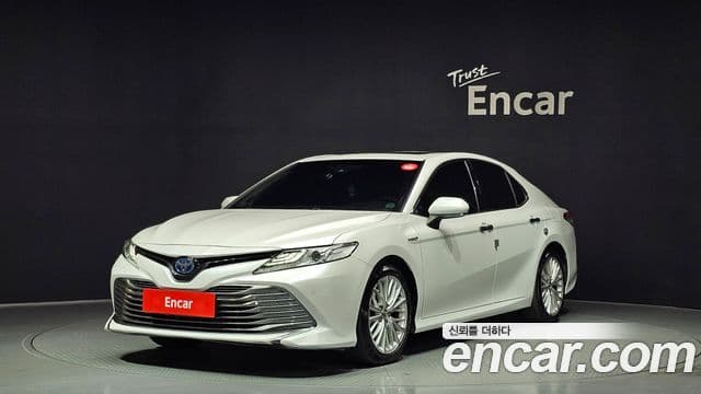 Toyota Camry (XV70) 1