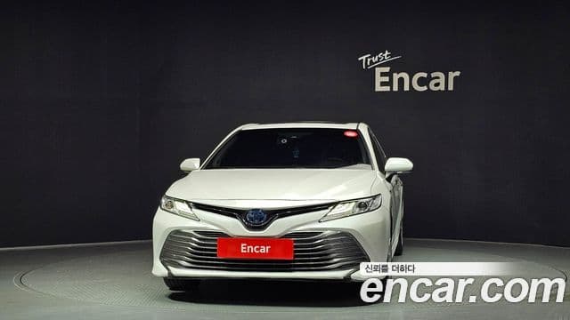Toyota Camry (XV70) 3