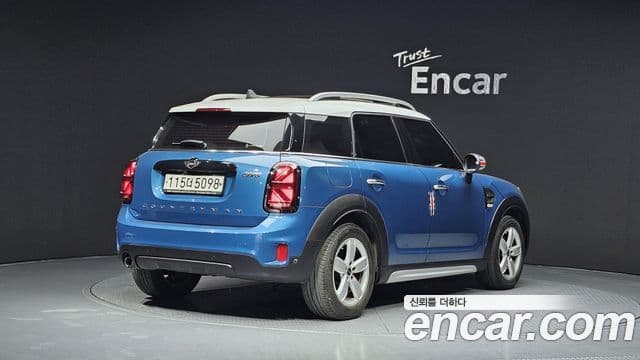 MINI Cooper Countryman 2