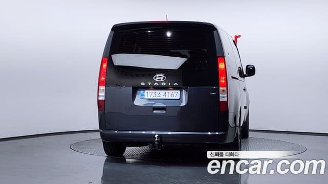 Hyundai Staria 4