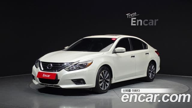 Nissan Altima 1