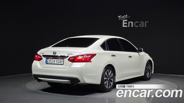 Nissan Altima 2