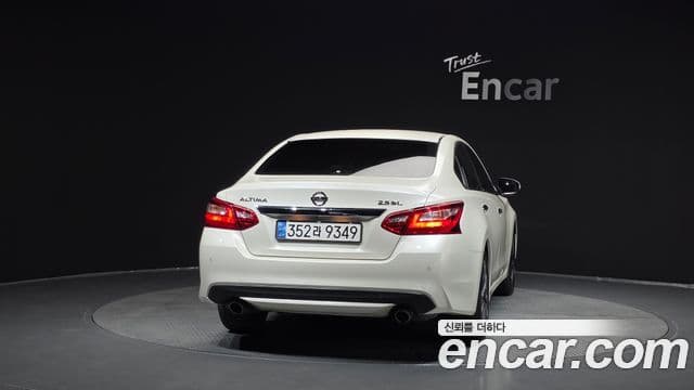 Nissan Altima 4