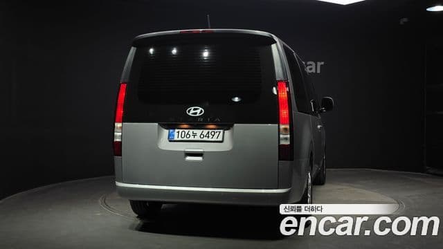Hyundai Staria 4