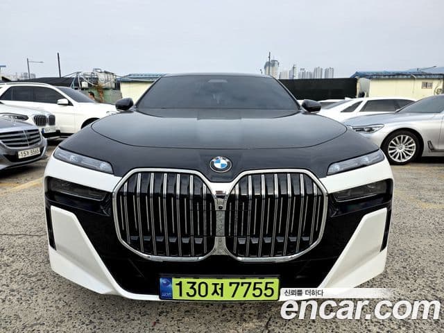 BMW 7 Series (G70) 1