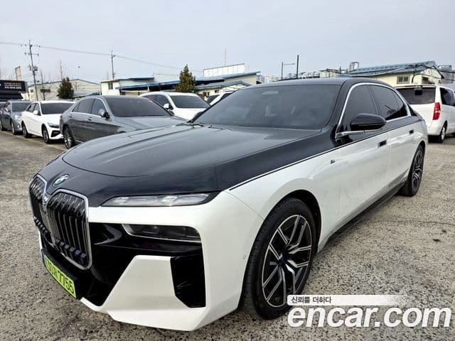 BMW 7 Series (G70) 3