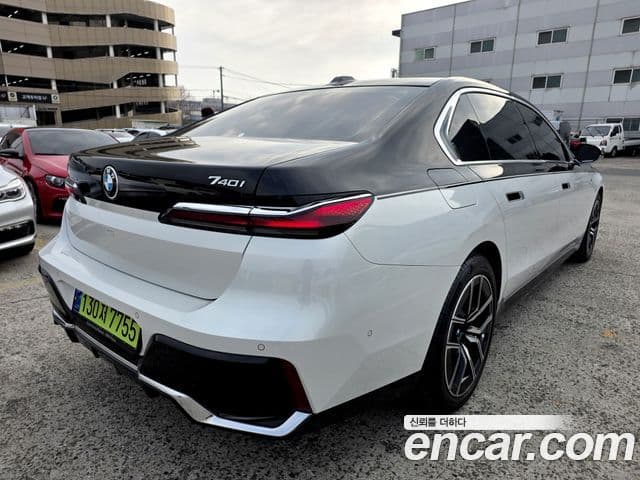 BMW 7 Series (G70) 4