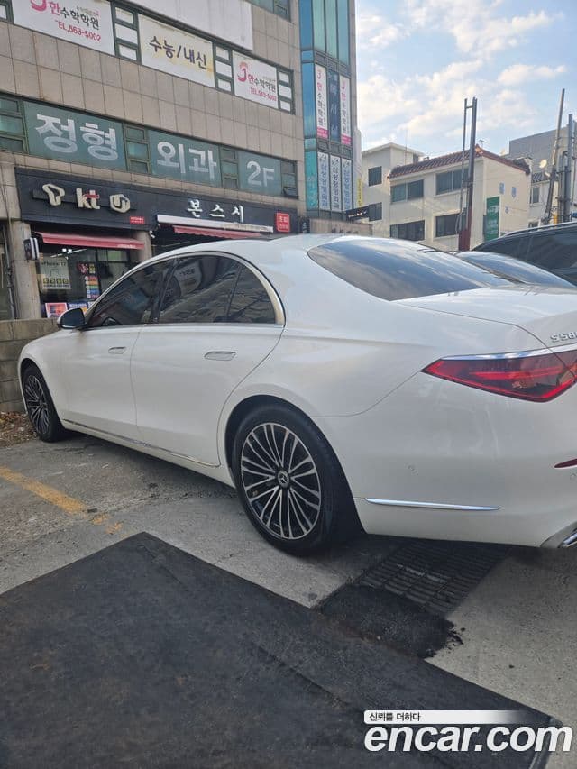 Mercedes-Benz S-Class W223 2