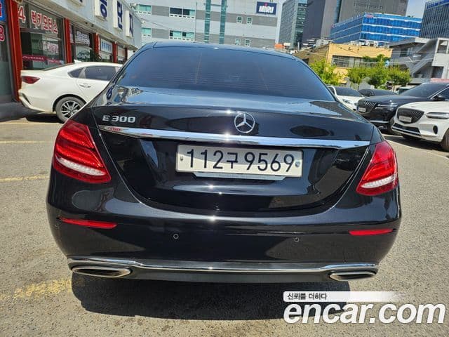 Mercedes-Benz E-Class W213 4