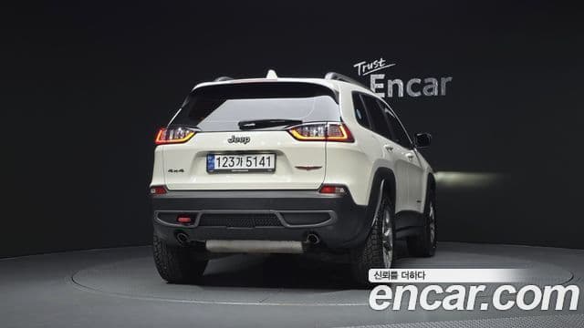Jeep Cherokee (KL) 4