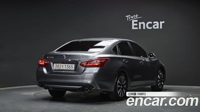 Nissan Altima 2