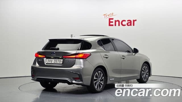 Lexus CT200h 2