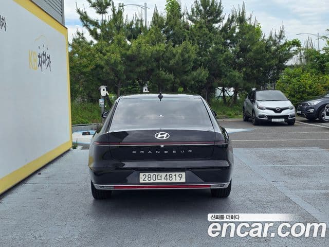 Hyundai Grandeur Hybrid (GN7) 3