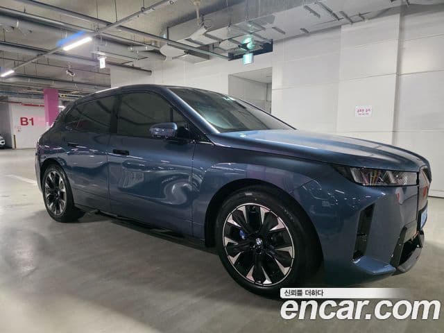 BMW iX 2