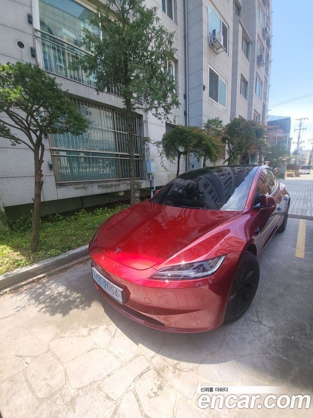 Tesla Model 3 4