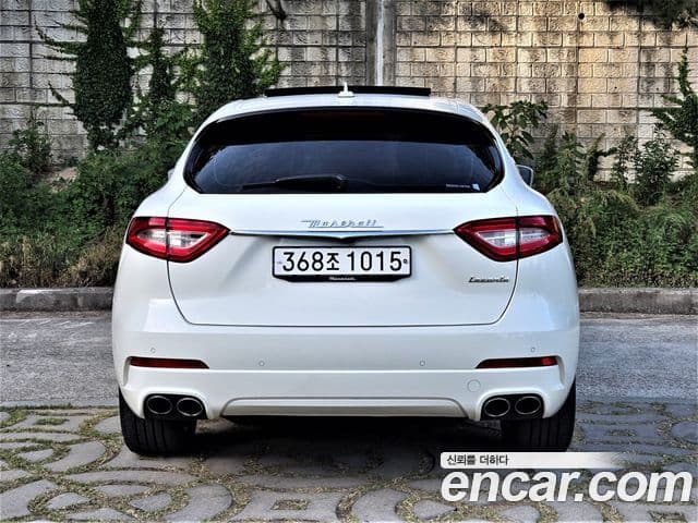 Maserati Levante 4