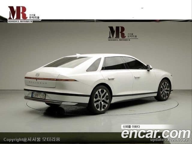 Hyundai Grandeur (GN7) 2