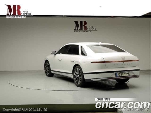 Hyundai Grandeur (GN7) 3
