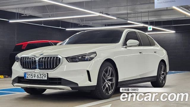 BMW 5 Series (G60)