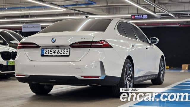 BMW 5 Series (G60) 2