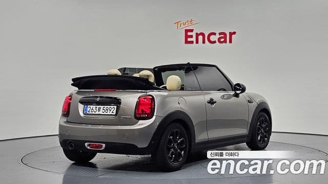 MINI Cooper Convertible 2