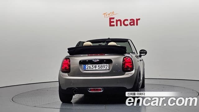 MINI Cooper Convertible 4