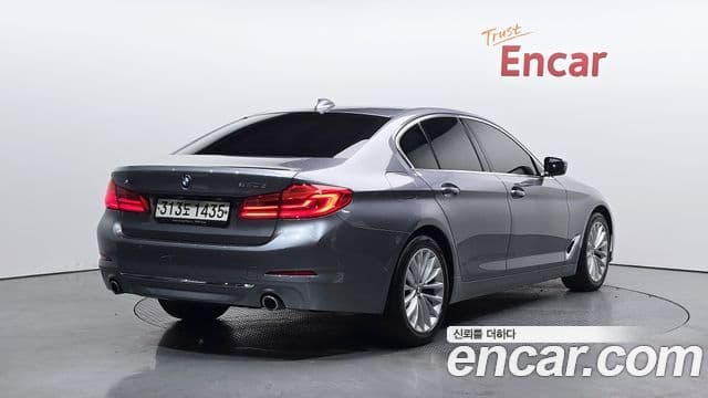 BMW 5 Series (G30) 2