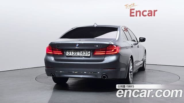 BMW 5 Series (G30) 4