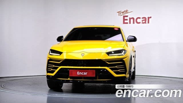Lamborghini Urus 3