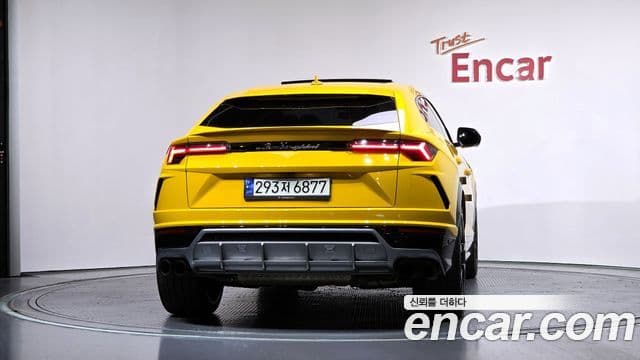 Lamborghini Urus 4