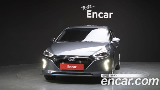 Hyundai Ioniq Hybrid 3