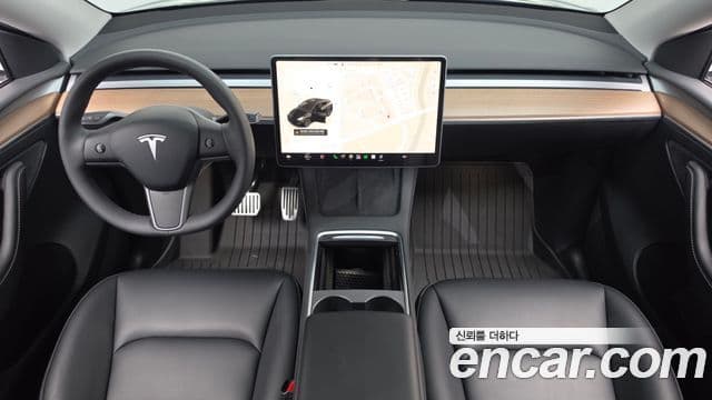 Tesla Model Y 4