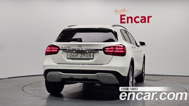 Mercedes-Benz GLA-Class X156 4