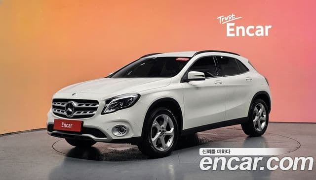 Mercedes-Benz GLA-Class X156 1