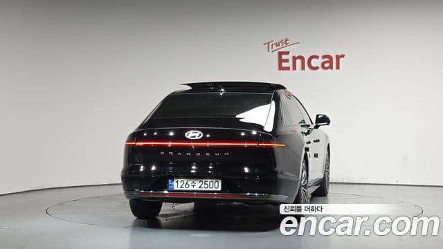 Hyundai Grandeur (GN7) 3