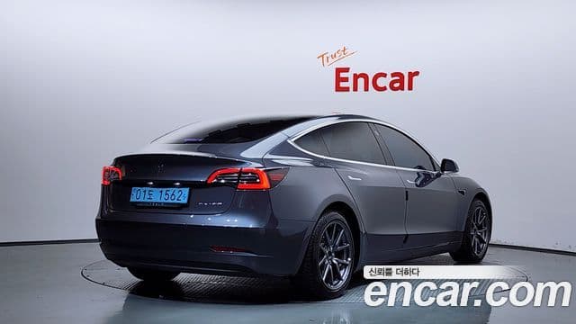 Tesla Model 3 2