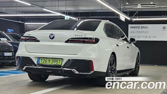 BMW 7 Series (G70) 2